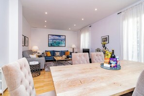Interior - Deluxe Apartment Juan Bravo Suites I (Madrid)