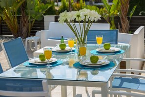 Outdoor dining - Protaras Villa Alexa In The Centre (Protaras)