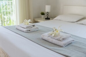 3 bedrooms, in-room safe, iron/ironing board, free WiFi - Protaras Villa Alexa In The Centre (Protaras)