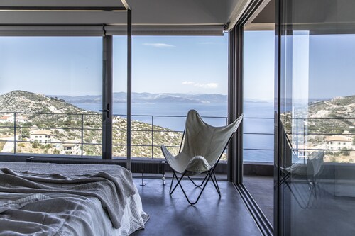 Seaview Villa Schinias, ist ein modernes und minimales Hotel mit herrlichem Ausblick!