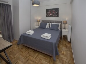 4 bedrooms, iron/ironing board, travel cot, WiFi - Unique Apartment close to Acropolis by GHH (Athina)