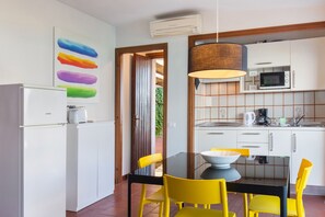 Fridge, microwave, electric kettle, toaster - Watercolor Loft With Lake View (Torri del Benaco)