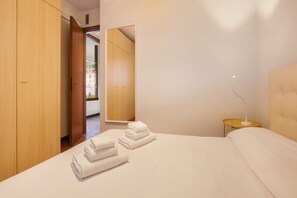 2 bedrooms, iron/ironing board, free WiFi, bed sheets - Watercolor Loft With Lake View (Torri del Benaco)