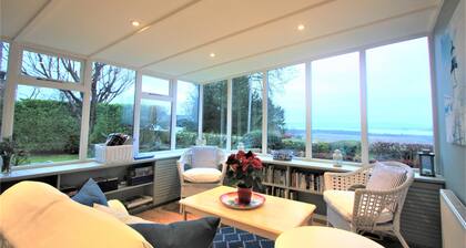 Luxurious cottage, accessible & pet friendly, beautiful location, stunning views