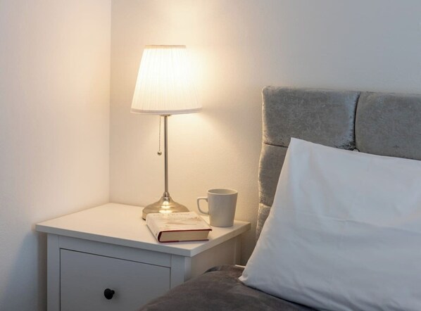 Desk, iron/ironing board, WiFi, bed sheets