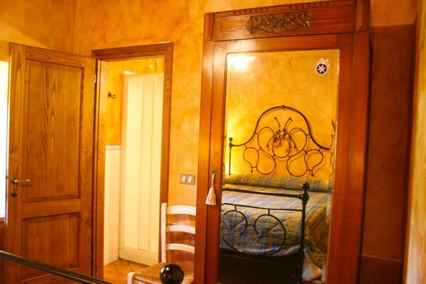 7 bedrooms, iron/ironing board, free WiFi, bed sheets