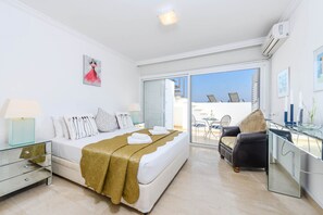 4 bedrooms, in-room safe, iron/ironing board, bed sheets