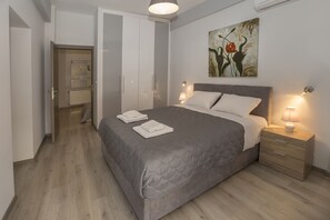 4 Schlafzimmer, Schreibtisch, Bügeleisen/Bügelbrett, Reisekinderbett
