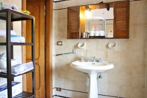 Hair dryer, towels - Beautiful private villa for 9 people with WIFI, private pool, TV and pets allowed, close to Arezzo (Badia Al Pino)