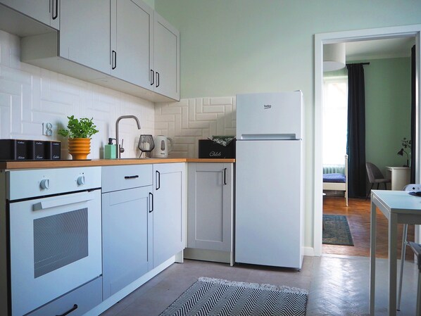 Fridge, coffee/tea maker, cookware/dishes/utensils