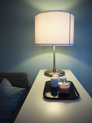 2 bedrooms, internet, bed sheets