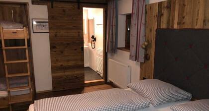 Quadruple Room - Berggasthof Obere Firstalm