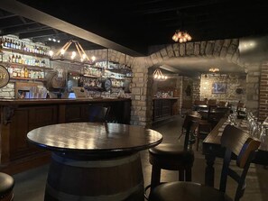 Bar (on property) - Downtown Location, Door to Door Private Shuttle, Great View, & Free Breakfasts  (Hermann)