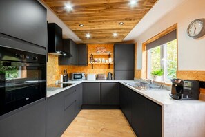 Oven - Riverside at Afan Forest Park by STAE-Homes (Glyncorrwg)