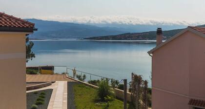 Apartment Josip 2 with Seaview