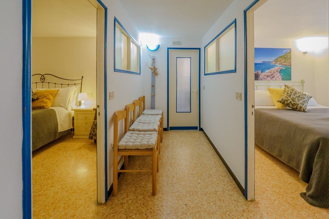2 habitaciones, tabla de planchar con plancha y cuna de viaje 