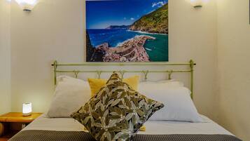 2 habitaciones, tabla de planchar con plancha y cuna de viaje