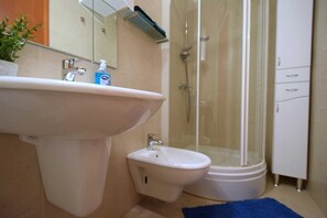 Shower - Apartment Adlitika with Balcony (Malinska)