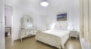 5 bedrooms, soundproofing, iron/ironing board, free WiFi