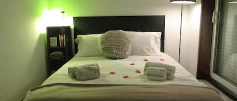 2 chambres, fer et planche à repasser, Wi-Fi gratuit, draps fournis