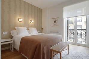 3 عدّة غرف نوم ومكواة/لوح كي وواي فاي مجانً ا وملاءات أسرّة