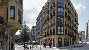 A multi-story building with a classic architectural style, featuring balconies and large windows. - Belle Sebastian by FeelFree Rentals (San Sebastián)