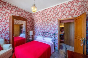 5 bedrooms, free WiFi, bed sheets