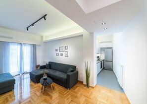 TV - Modern design apartment near Acropolis (Athina)