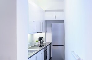 Fridge, microwave, oven, stovetop - Modern design apartment near Acropolis (Athina)