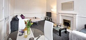 Interior - Traditional first floor apartment close to train station (Coatbridge)