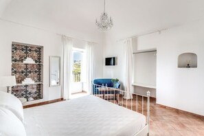 6 slaapkamers, een strijkplank/strijkijzer, reisbedje, wifi