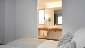A hotel room with a bed, a wooden bedside table, a mirror, and a window. - Zurriola Loft by FeelFree Rentals (San Sebastián)