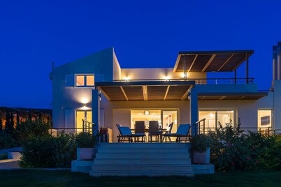 Legrena Beach Villa in Sounio (just meters away from a quiet sandy beach)