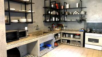 Réfrigérateur, micro-ondes, four, lave-vaisselle