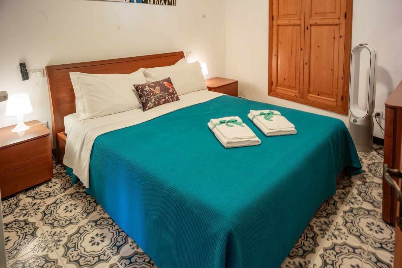 3 bedrooms, travel crib, WiFi (free), bed sheets