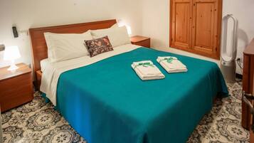 3 bedrooms, travel crib, WiFi (free), bed sheets