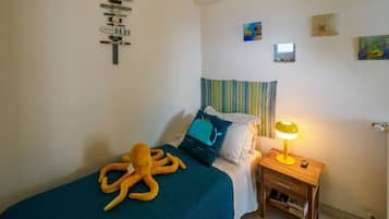 3 bedrooms, travel crib, WiFi (free), bed sheets