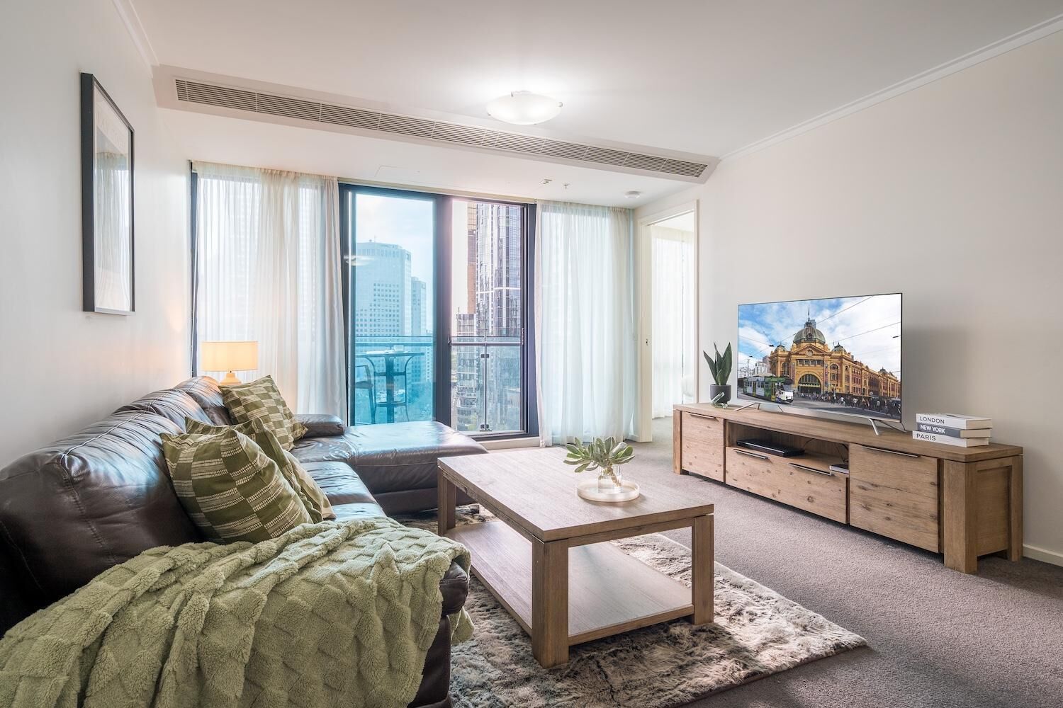 Staycentral - Cityviews On City Rd (Southbank) - City Road, Southbank - 3 Bedrooms, 4 Beds, 2 Bathrooms, 1 Secure Undercover Parking Spot. - Kensington