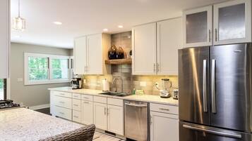 Refrigerador, microondas, horno y lavavajillas