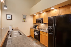 Fridge, oven, stovetop, dishwasher - TL2310 | Spacious Top Floor Residence | A/C | Great Amenities (Steamboat Springs)