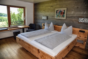 1 quarto, ferros/tábuas de passar roupa, acesso à internet