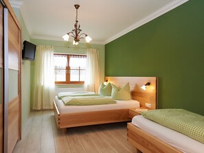 2 bedrooms, iron/ironing board, internet, bed sheets