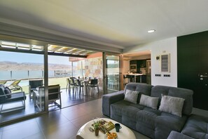 TV - Par 4 Rental 20 Salobre by VillaGranCanaria (San Bartolomé de Tirajana)