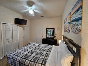 3 bedrooms, in-room safe, iron/ironing board, travel cot
