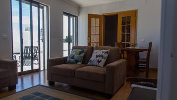 Télévision, chaîne hi-fi