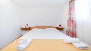 2 bedrooms, iron/ironing board, Internet, bed sheets