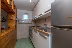 Fridge, oven