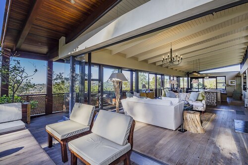 TABLE MOUNTAIN VILLA