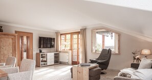 Fernseher, Tischtennisplatte