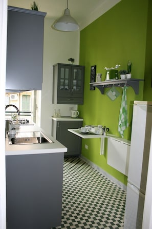 Fridge, microwave, stovetop, coffee/tea maker
